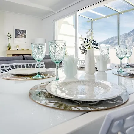 Sad-spacious 2 Bedroom Duplex Puerto Banus