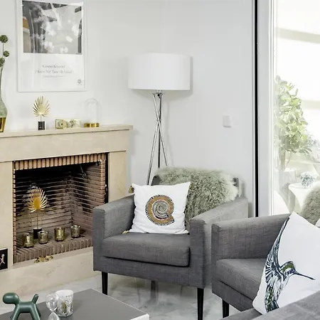Sad-spacious 2 Bedroom Duplex Puerto Banus *