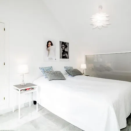 Sad-spacious 2 Bedroom Duplex Puerto Banus Marbella