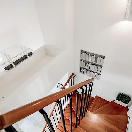 Sad-spacious 2 Bedroom Duplex Puerto Banus Apartment
